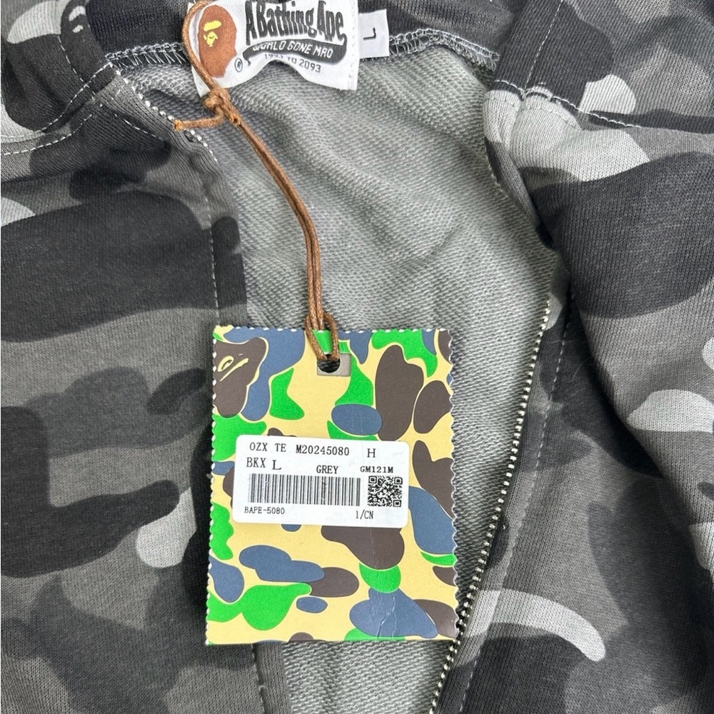 Bape 1st camo shark full zip hoodie size medium - Picture 9 of 11